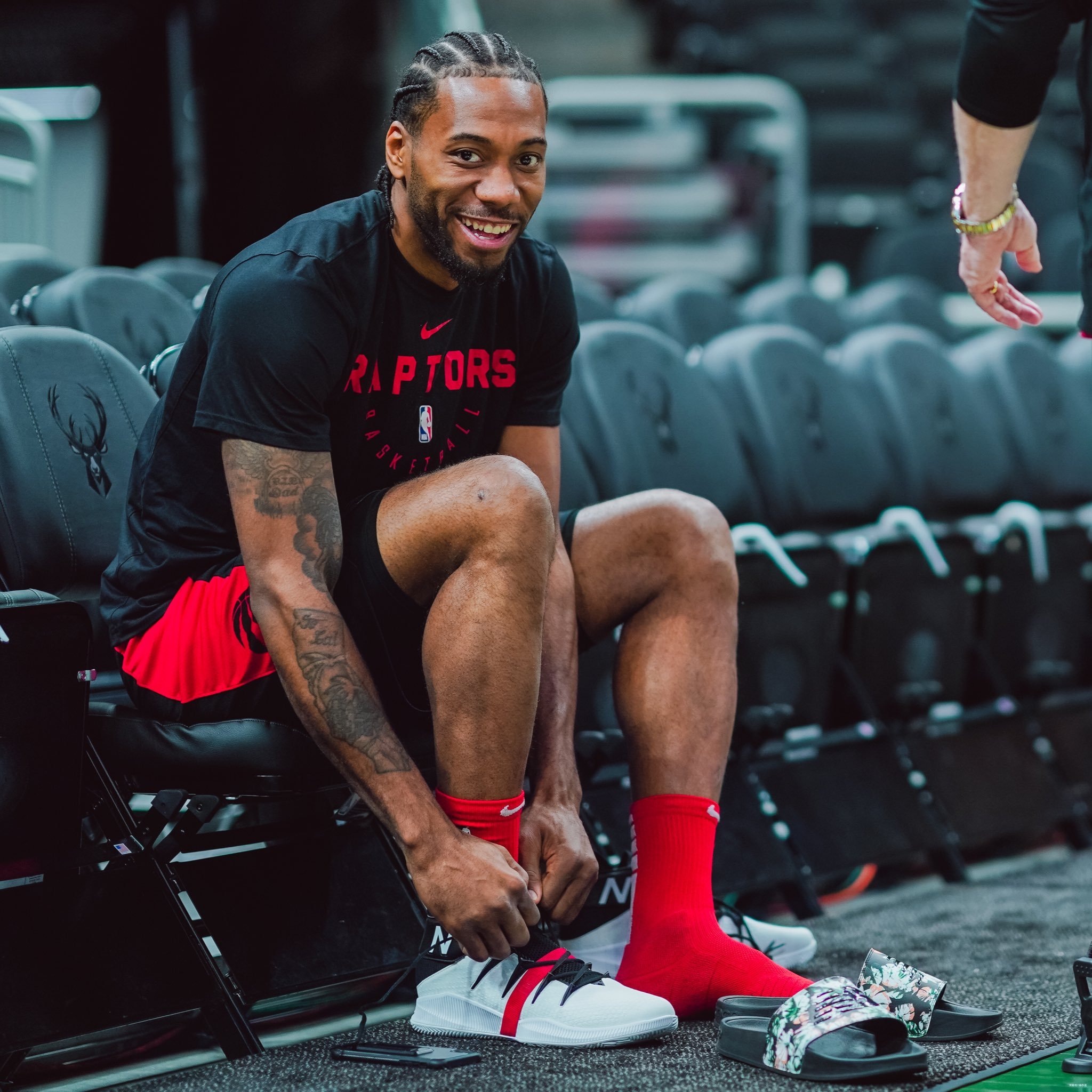 防守端完全不给对手机会（铜墙铁壁的防守，让对手无计可施）