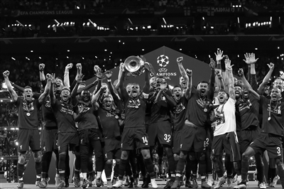 赛季报销？33岁莫拉塔重伤缺阵数月，科莫锋线遭遇致命打击！