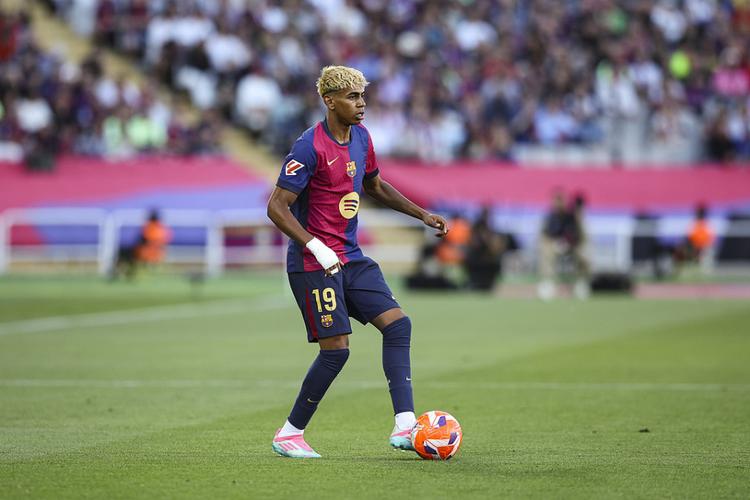 皇马又贡献了一次防守的反面教材 有点像表演赛的踢法（皇马防守再成反面教材，踢得像场表演赛）