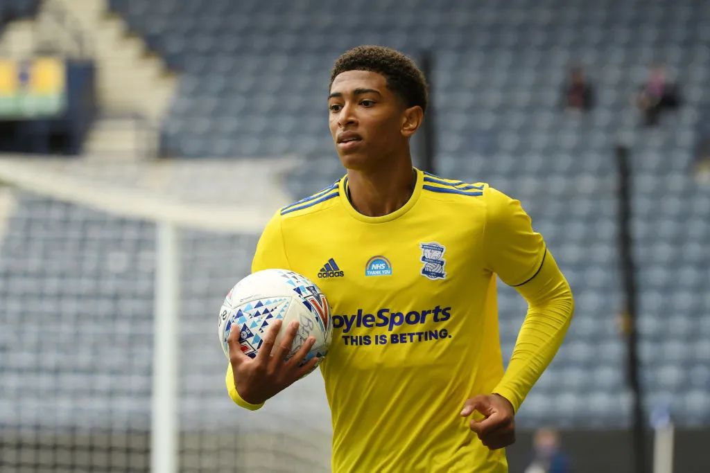 官方：孔蒂当选2025意足球盛典最佳教练，那不勒斯最佳俱乐部