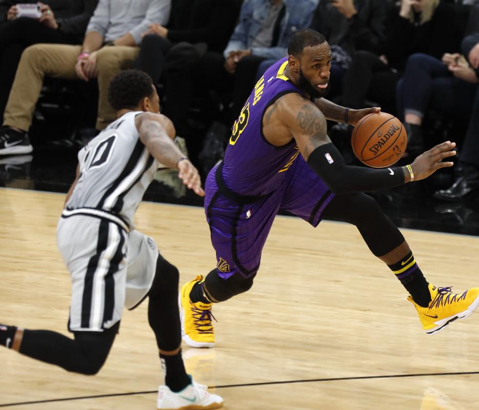 意媒：加斯佩里尼曾邀德罗西住他在热那亚的家，德罗西婉拒了（意媒：加斯佩里尼曾邀请德罗西入住其热那亚住所，后者婉拒）