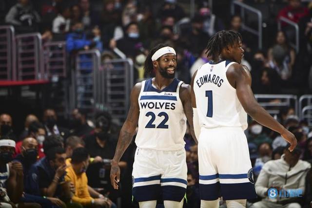 0-1！英意豪门欧冠巅峰对决：7亿战舰连伤两员大将 88分钟惨遭绝杀（0-1！欧冠英意豪门对撞：7亿豪阵连折两员大将，第88分钟遭绝杀）