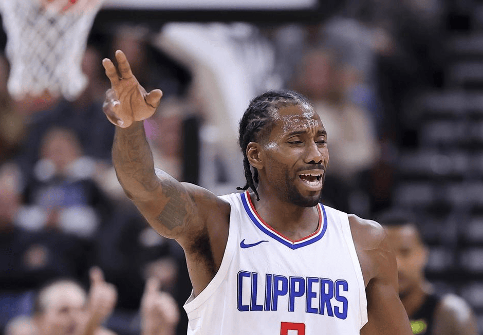 克罗斯：绿茵场上的精准指挥官（克罗斯：中场精确制导者）