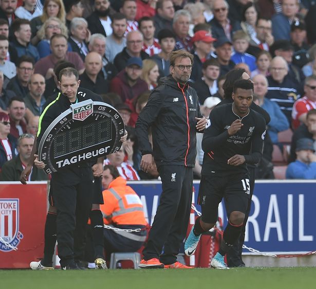 常州举办足球音乐晚会，黄紫昌夫妇甜蜜献唱《小酒窝》（常州举行足球音乐之夜，黄紫昌夫妇深情合唱《小酒窝）