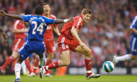 野性不可驾驭，美女球员莱曼晒大尺度艺术照（莱曼发布大胆艺术写真，野性魅力难以束缚）